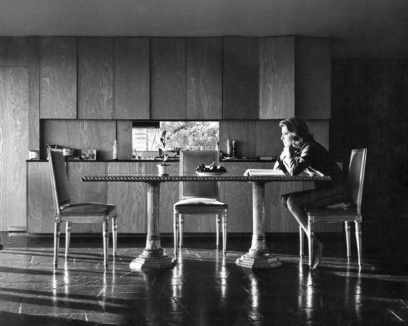 Gena Rowlands by Leo Fuchs on the set of The spiral road directed by Robert Mulligan- 1962