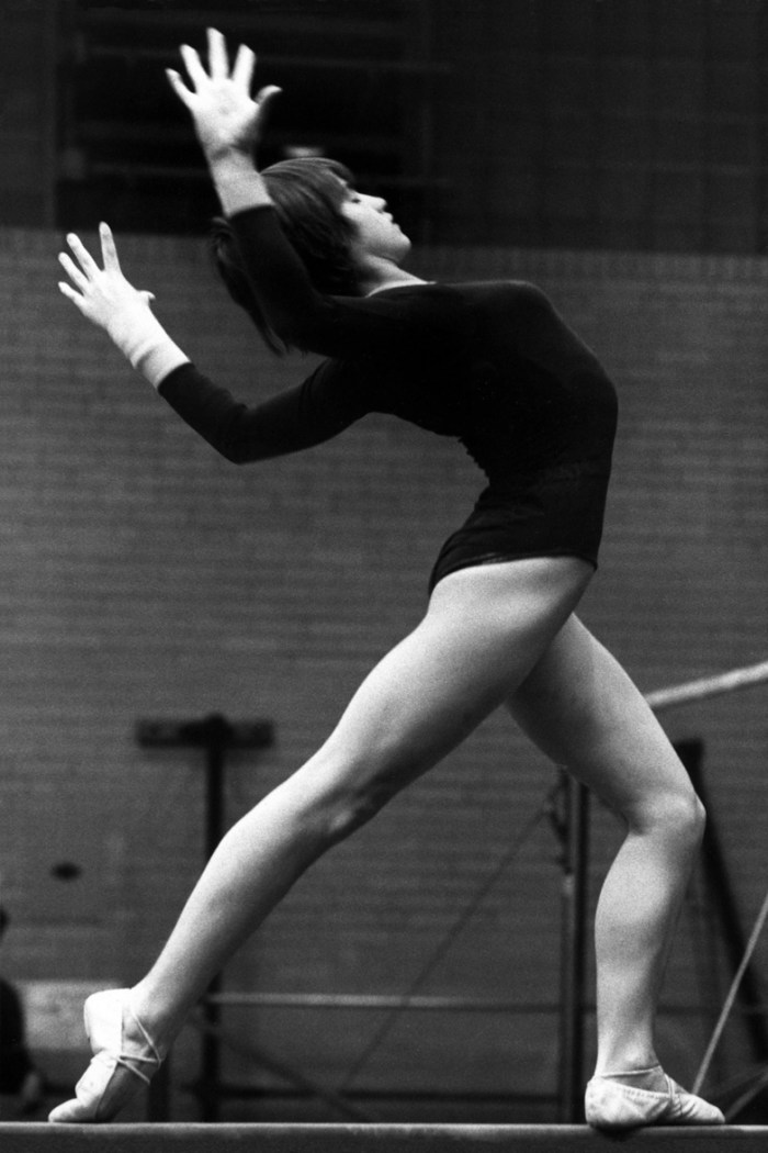Nadia_Comaneci_1977.jpg