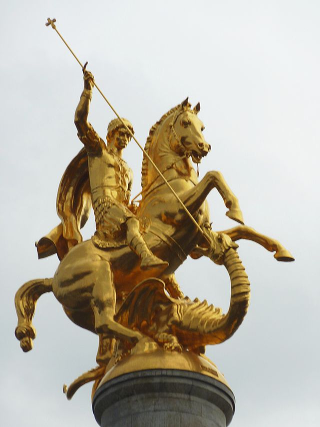 640px-070_Tbilissi_Place_de_la_liberté_La_statue_de_saint_Georges.JPG