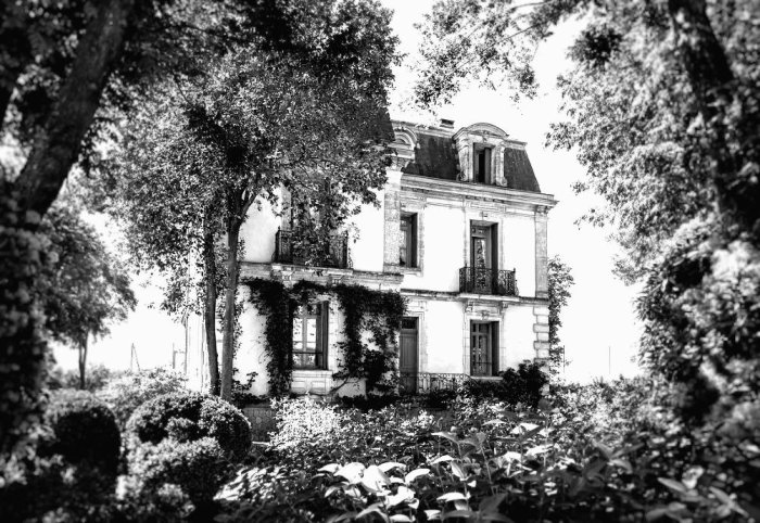 Lawrence Durrell.jpeg